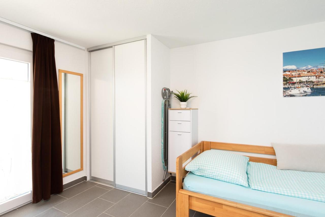 Apartments Oleander Krk Town Exterior foto